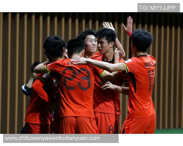马来西亚男足迎战日本队展开激烈较量争夺亚洲足球荣耀